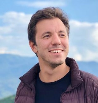 Юрий Захаров